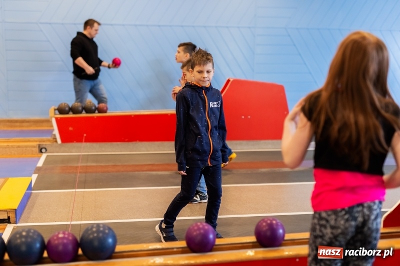 Zdjęcie w galerii na portalu naszraciborz.pl: Turniej kręglarski w ramach akcji Zima w Mieście wiadomości z regionu