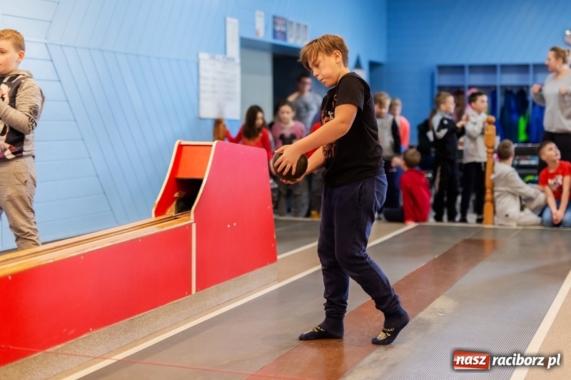 Zdjęcie w galerii na portalu naszraciborz.pl: Turniej kręglarski w ramach akcji Zima w Mieście wiadomości z regionu