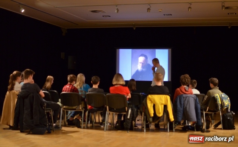 Zdjęcie w galerii na portalu naszraciborz.pl: Ferie w RCK. Mariusz Gross uczył fotografii wiadomości z regionu
