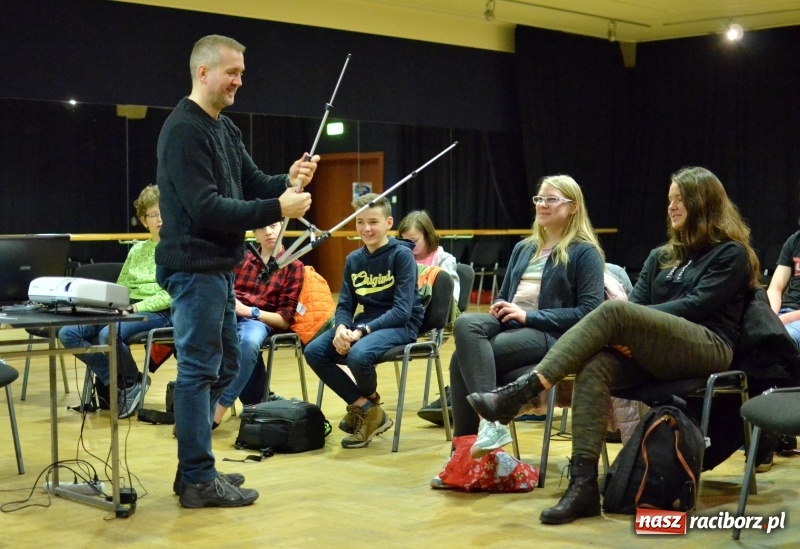 Zdjęcie w galerii na portalu naszraciborz.pl: Ferie w RCK. Mariusz Gross uczył fotografii wiadomości z regionu