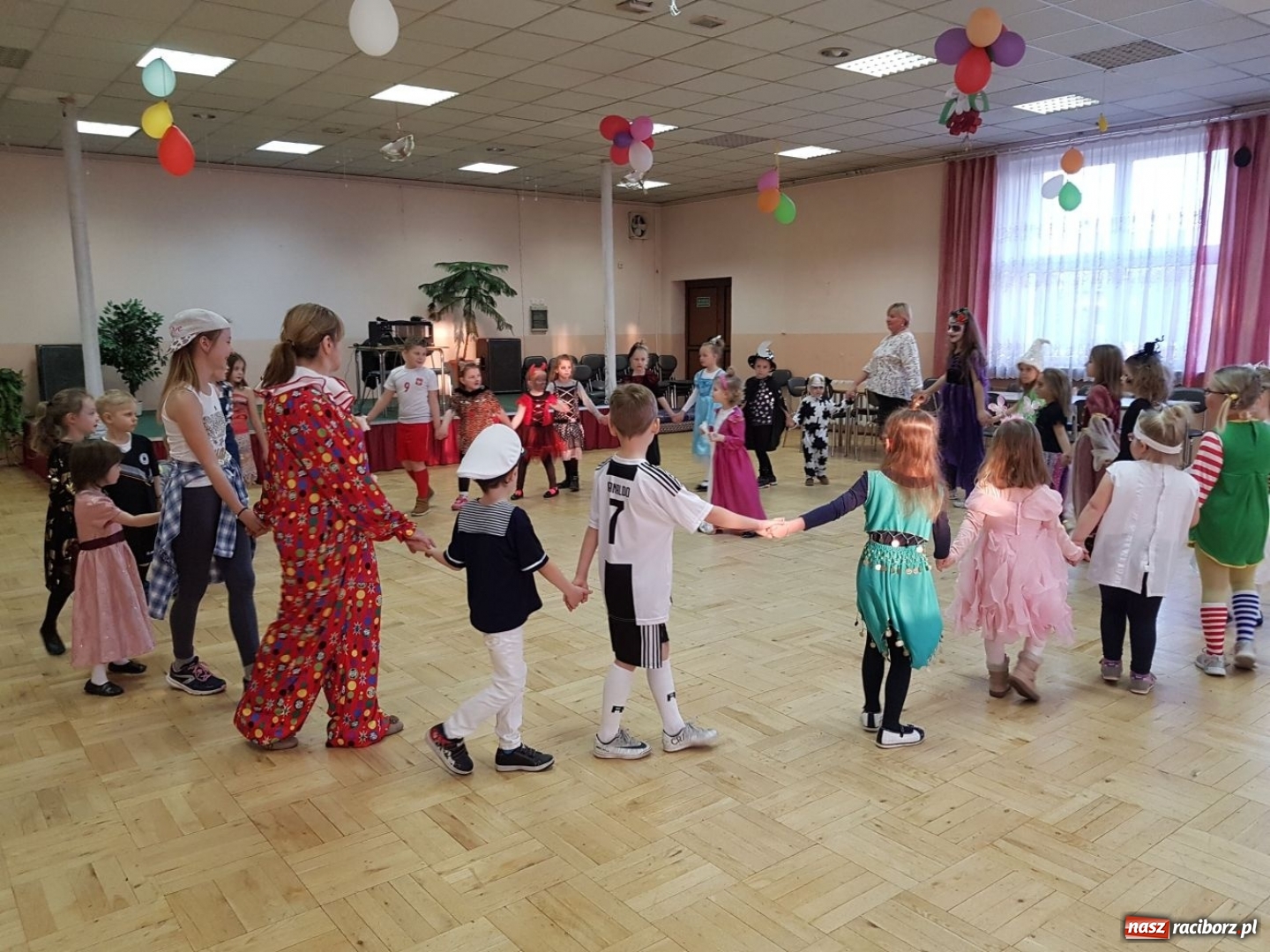 Zdjęcie w galerii na portalu naszraciborz.pl: Księżniczki i potwory w Bojanowie, czyli bal przebierańców w Domu Kultury wiadomości z regionu