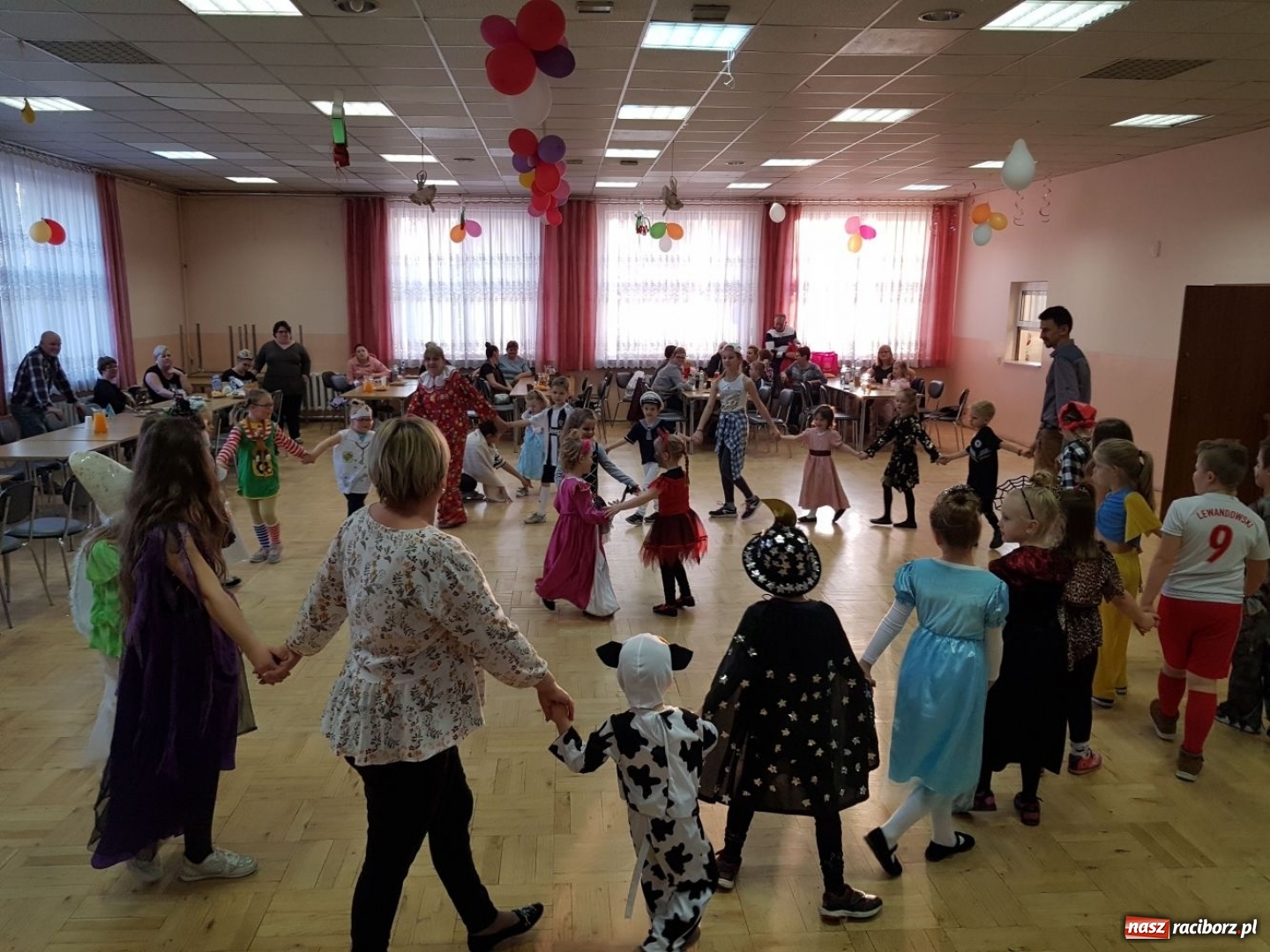 Zdjęcie w galerii na portalu naszraciborz.pl: Księżniczki i potwory w Bojanowie, czyli bal przebierańców w Domu Kultury wiadomości z regionu