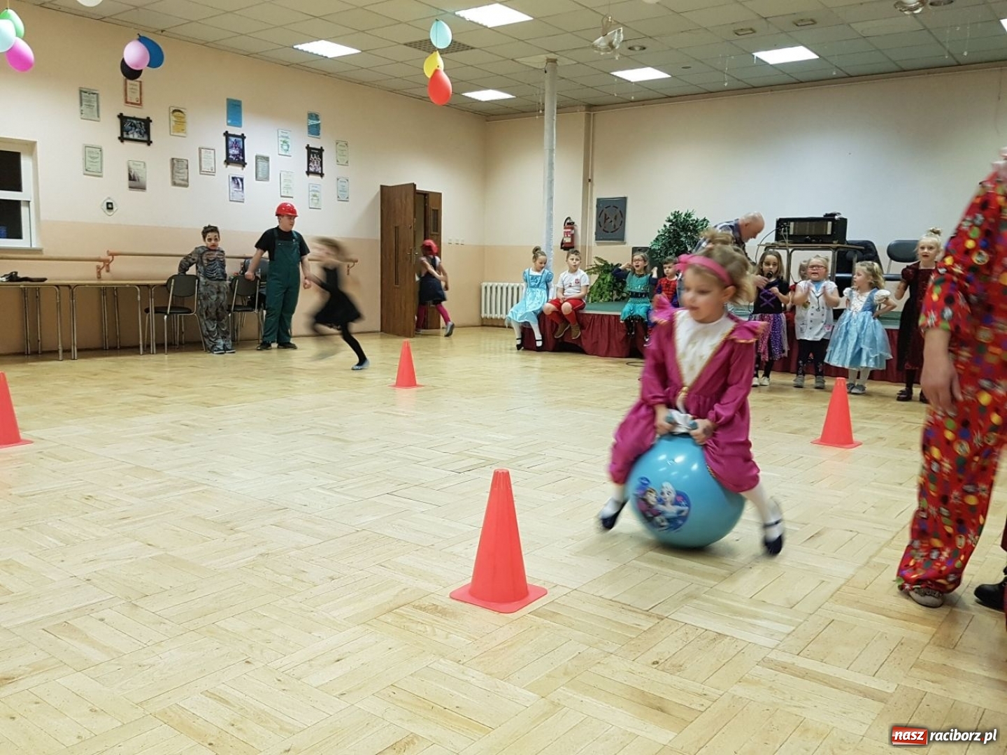 Zdjęcie w galerii na portalu naszraciborz.pl: Księżniczki i potwory w Bojanowie, czyli bal przebierańców w Domu Kultury wiadomości z regionu