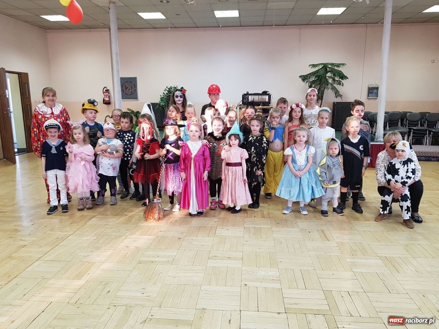 Zdjęcie w galerii na portalu naszraciborz.pl: Księżniczki i potwory w Bojanowie, czyli bal przebierańców w Domu Kultury wiadomości z regionu