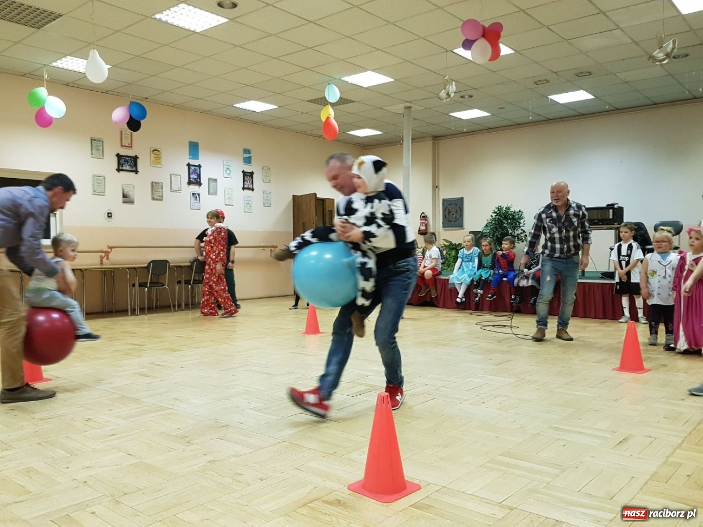 Zdjęcie w galerii na portalu naszraciborz.pl: Księżniczki i potwory w Bojanowie, czyli bal przebierańców w Domu Kultury wiadomości z regionu