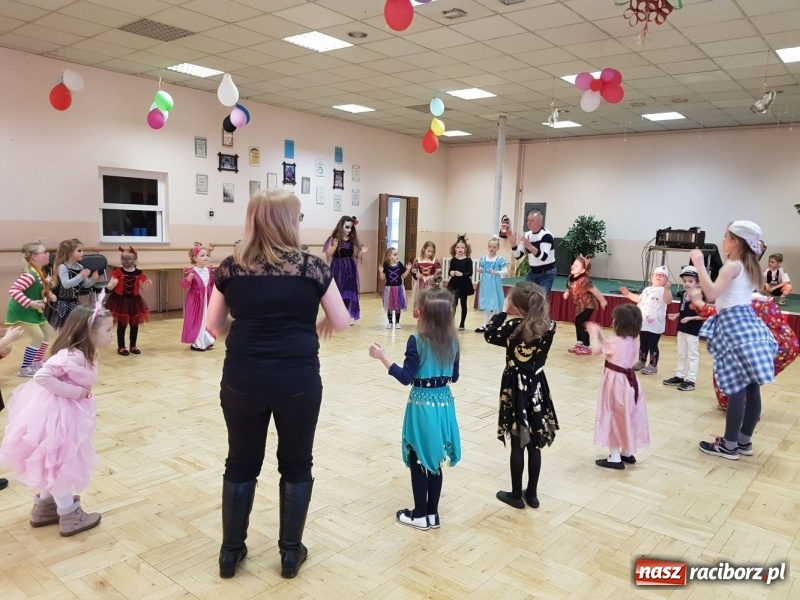 Zdjęcie w galerii na portalu naszraciborz.pl: Księżniczki i potwory w Bojanowie, czyli bal przebierańców w Domu Kultury wiadomości z regionu