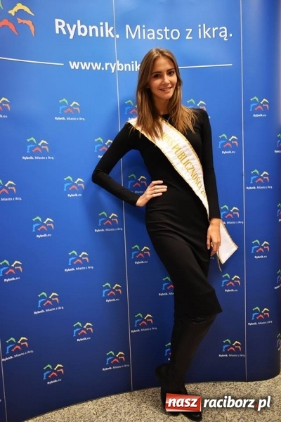 Zdjęcie w galerii na portalu naszraciborz.pl: W Rybniku dumni ze swojej krajanki. Zdobi okładkę Playboya BACKSTAGE wiadomości z regionu