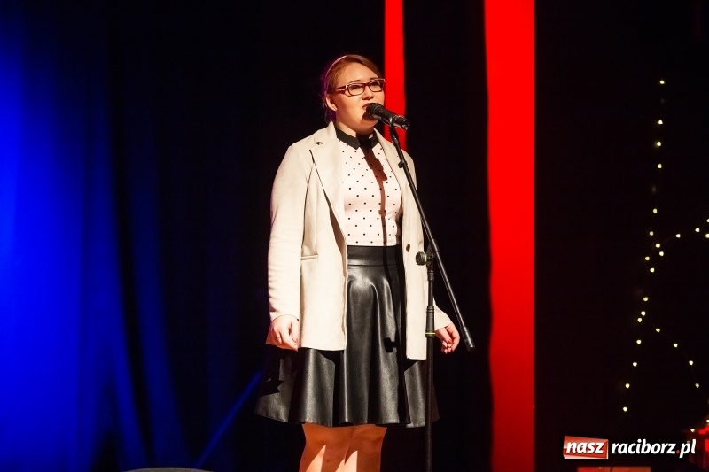 Zdjęcie w galerii na portalu naszraciborz.pl: Walentynkowy czwartek z zespołem Miraż w Młodzieżowym Domu Kultury wiadomości z regionu