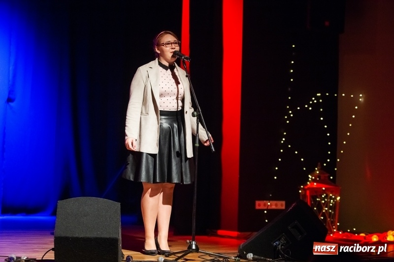 Zdjęcie w galerii na portalu naszraciborz.pl: Walentynkowy czwartek z zespołem Miraż w Młodzieżowym Domu Kultury wiadomości z regionu