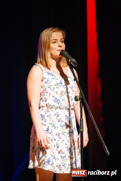 Zdjęcie w galerii na portalu naszraciborz.pl: Walentynkowy czwartek z zespołem Miraż w Młodzieżowym Domu Kultury wiadomości z regionu