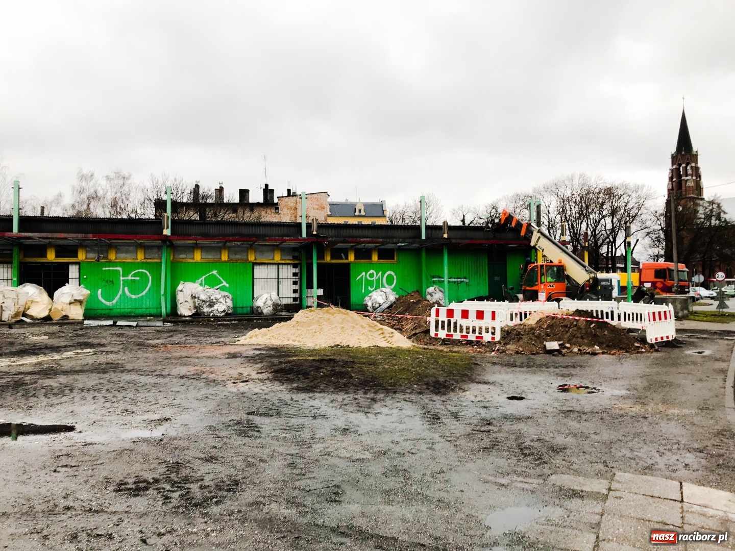 Zdjęcie w galerii na portalu naszraciborz.pl: Napis z Berlinioka odnowiony. W poniedziałek montaż w nowym miejscu wiadomości z regionu