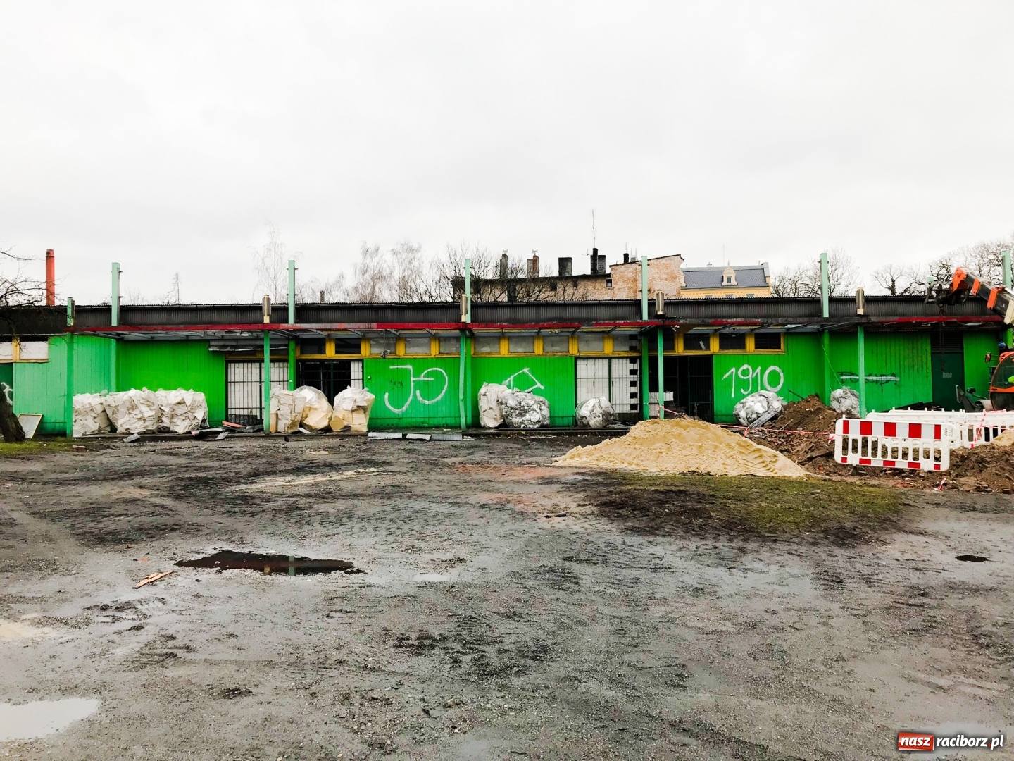 Zdjęcie w galerii na portalu naszraciborz.pl: Napis z Berlinioka odnowiony. W poniedziałek montaż w nowym miejscu wiadomości z regionu