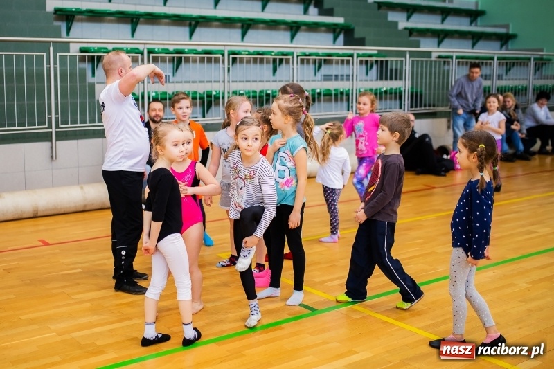 Zdjęcie w galerii na portalu naszraciborz.pl: Maraton Akrobatyczny w Arenie Rafako wiadomości z regionu