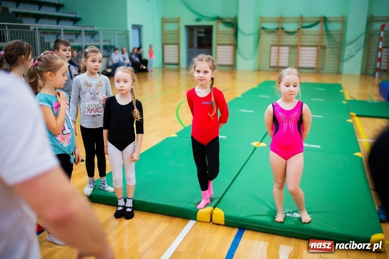 Zdjęcie w galerii na portalu naszraciborz.pl: Maraton Akrobatyczny w Arenie Rafako wiadomości z regionu