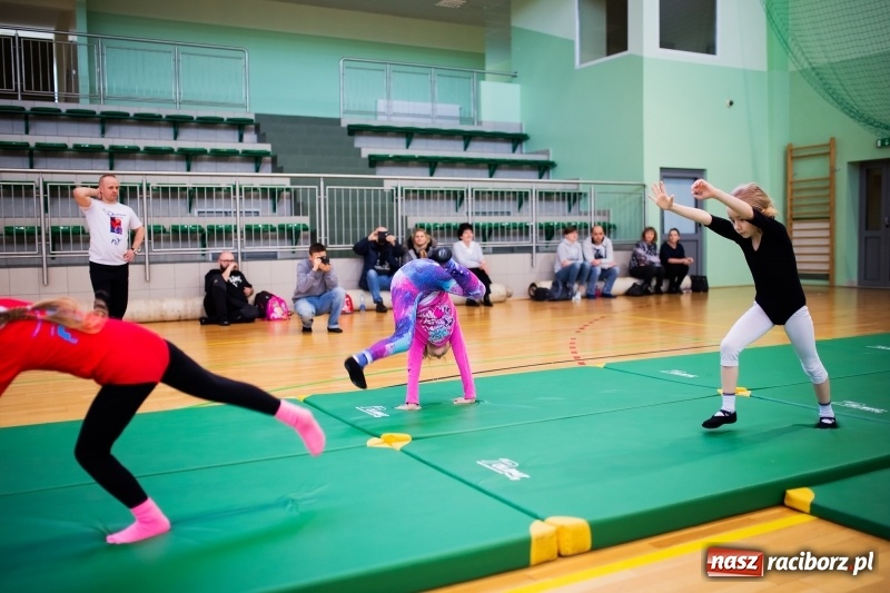 Zdjęcie w galerii na portalu naszraciborz.pl: Maraton Akrobatyczny w Arenie Rafako wiadomości z regionu
