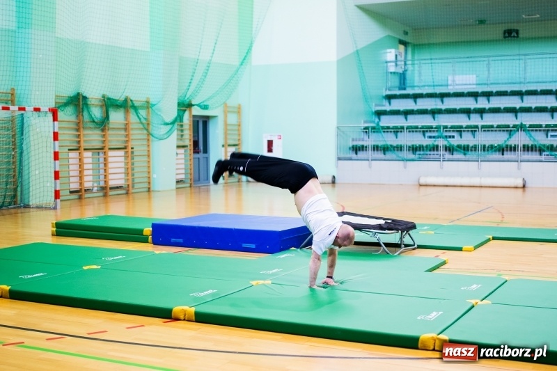 Zdjęcie w galerii na portalu naszraciborz.pl: Maraton Akrobatyczny w Arenie Rafako wiadomości z regionu