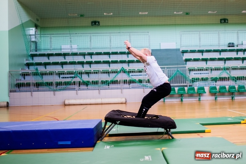 Zdjęcie w galerii na portalu naszraciborz.pl: Maraton Akrobatyczny w Arenie Rafako wiadomości z regionu