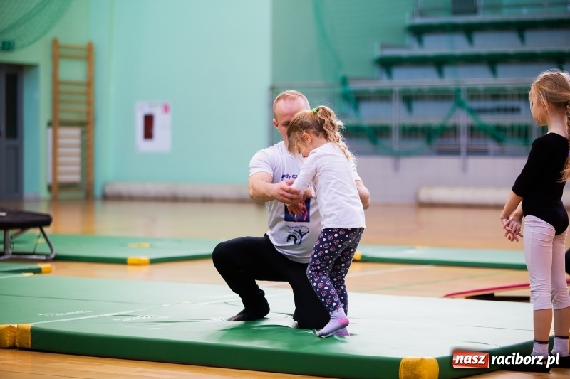 Zdjęcie w galerii na portalu naszraciborz.pl: Maraton Akrobatyczny w Arenie Rafako wiadomości z regionu
