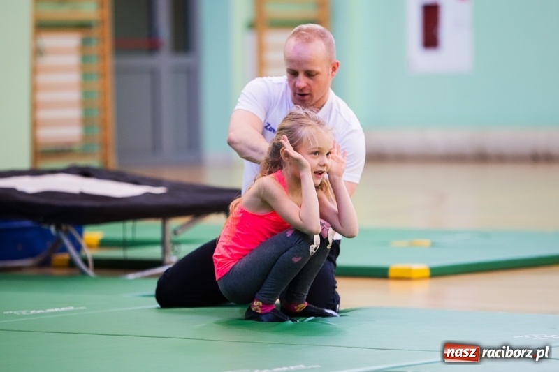 Zdjęcie w galerii na portalu naszraciborz.pl: Maraton Akrobatyczny w Arenie Rafako wiadomości z regionu
