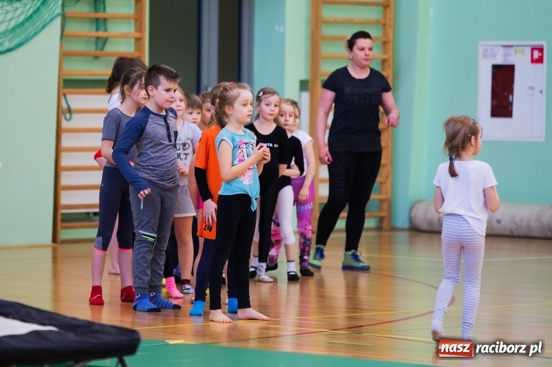 Zdjęcie w galerii na portalu naszraciborz.pl: Maraton Akrobatyczny w Arenie Rafako wiadomości z regionu