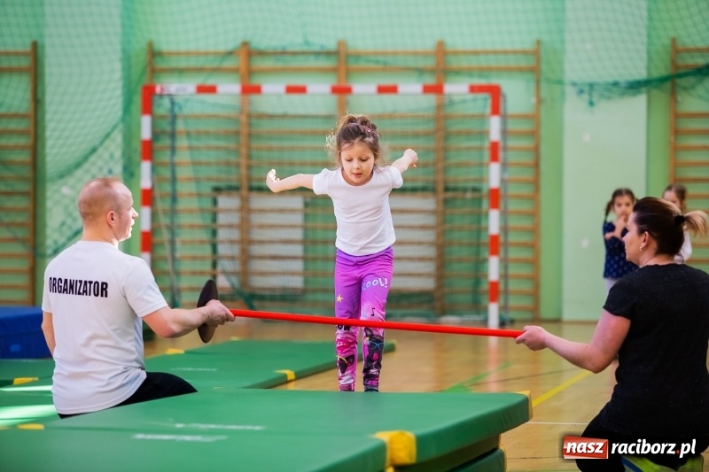 Zdjęcie w galerii na portalu naszraciborz.pl: Maraton Akrobatyczny w Arenie Rafako wiadomości z regionu