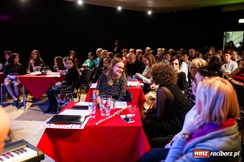 Zdjęcie w galerii na portalu naszraciborz.pl: Powarsztatowy koncert z udziałem Piotra Woźniaka w RCK wiadomości z regionu