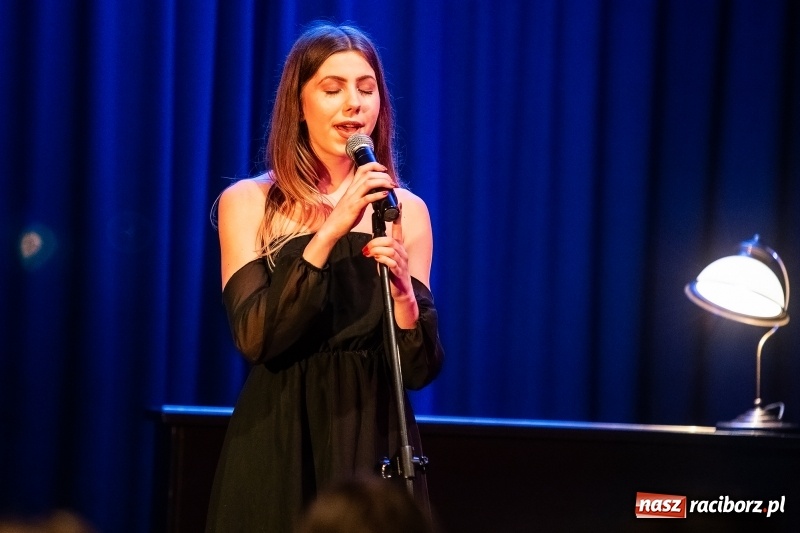 Zdjęcie w galerii na portalu naszraciborz.pl: Powarsztatowy koncert z udziałem Piotra Woźniaka w RCK wiadomości z regionu