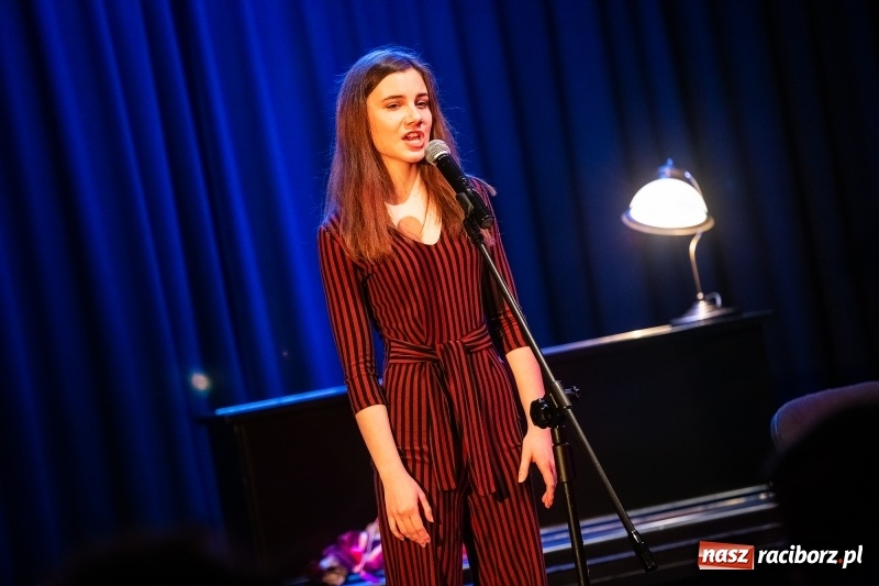 Zdjęcie w galerii na portalu naszraciborz.pl: Powarsztatowy koncert z udziałem Piotra Woźniaka w RCK wiadomości z regionu