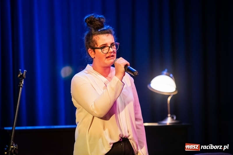 Zdjęcie w galerii na portalu naszraciborz.pl: Powarsztatowy koncert z udziałem Piotra Woźniaka w RCK wiadomości z regionu