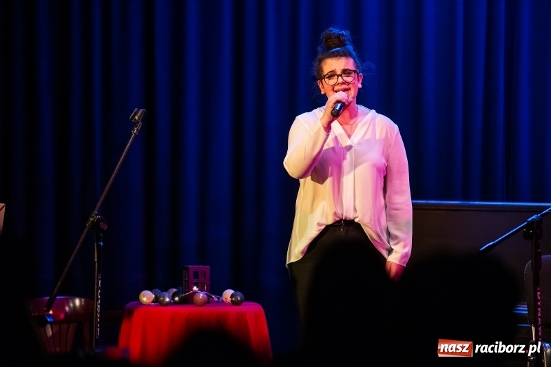 Zdjęcie w galerii na portalu naszraciborz.pl: Powarsztatowy koncert z udziałem Piotra Woźniaka w RCK wiadomości z regionu