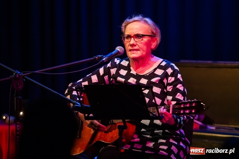 Zdjęcie w galerii na portalu naszraciborz.pl: Powarsztatowy koncert z udziałem Piotra Woźniaka w RCK wiadomości z regionu