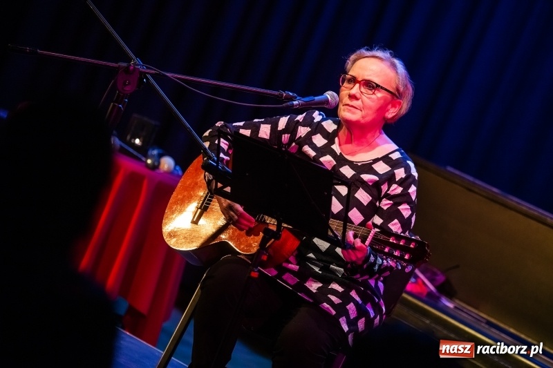 Zdjęcie w galerii na portalu naszraciborz.pl: Powarsztatowy koncert z udziałem Piotra Woźniaka w RCK wiadomości z regionu