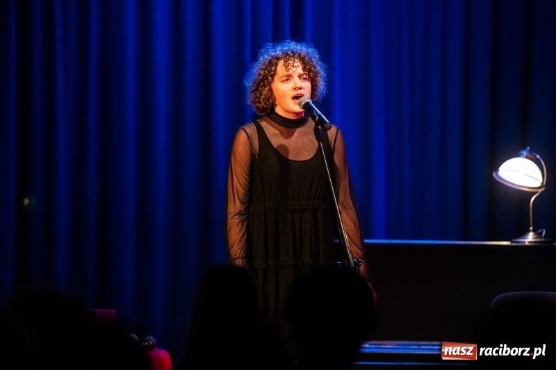 Zdjęcie w galerii na portalu naszraciborz.pl: Powarsztatowy koncert z udziałem Piotra Woźniaka w RCK wiadomości z regionu