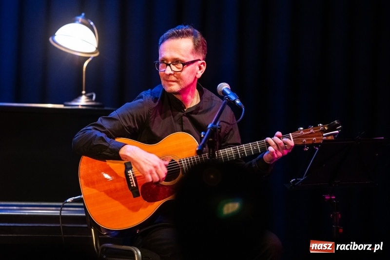 Zdjęcie w galerii na portalu naszraciborz.pl: Powarsztatowy koncert z udziałem Piotra Woźniaka w RCK wiadomości z regionu