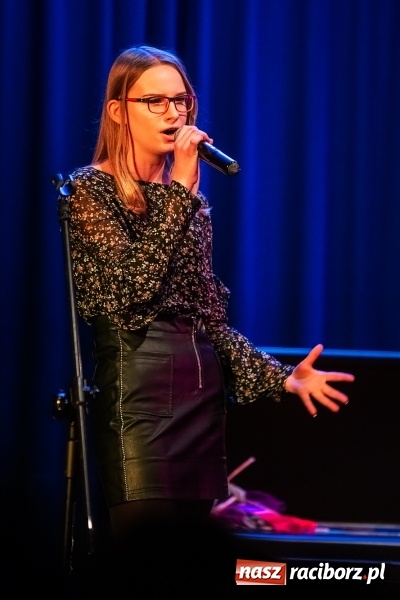 Zdjęcie w galerii na portalu naszraciborz.pl: Powarsztatowy koncert z udziałem Piotra Woźniaka w RCK wiadomości z regionu