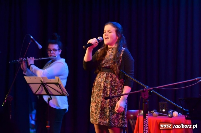 Zdjęcie w galerii na portalu naszraciborz.pl: Powarsztatowy koncert z udziałem Piotra Woźniaka w RCK wiadomości z regionu