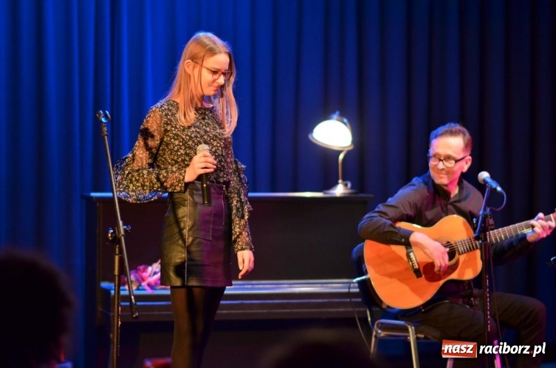 Zdjęcie w galerii na portalu naszraciborz.pl: Powarsztatowy koncert z udziałem Piotra Woźniaka w RCK wiadomości z regionu