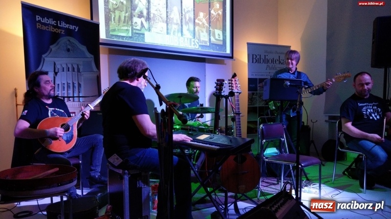 Zdjęcie w galerii na portalu naszraciborz.pl: Koncert CARRANTUOHILL & Bob Bales w raciborskiej bibliotece  wiadomości z regionu