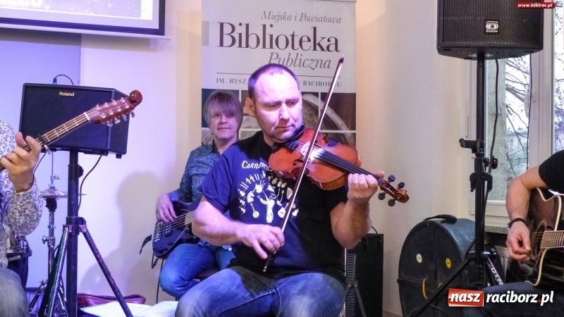 Zdjęcie w galerii na portalu naszraciborz.pl: Koncert CARRANTUOHILL & Bob Bales w raciborskiej bibliotece  wiadomości z regionu
