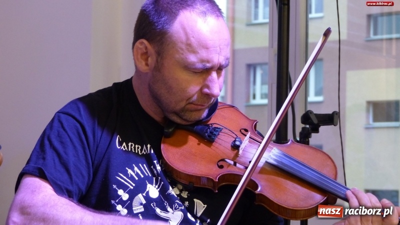 Zdjęcie w galerii na portalu naszraciborz.pl: Koncert CARRANTUOHILL & Bob Bales w raciborskiej bibliotece  wiadomości z regionu