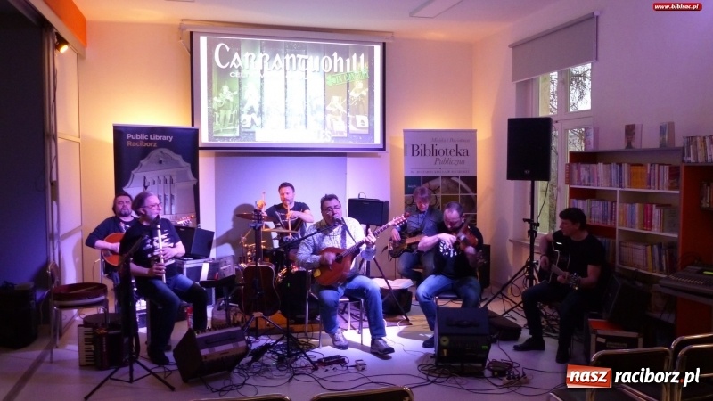 Zdjęcie w galerii na portalu naszraciborz.pl: Koncert CARRANTUOHILL & Bob Bales w raciborskiej bibliotece  wiadomości z regionu