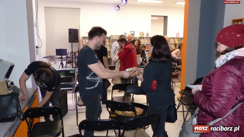 Zdjęcie w galerii na portalu naszraciborz.pl: Koncert CARRANTUOHILL & Bob Bales w raciborskiej bibliotece  wiadomości z regionu