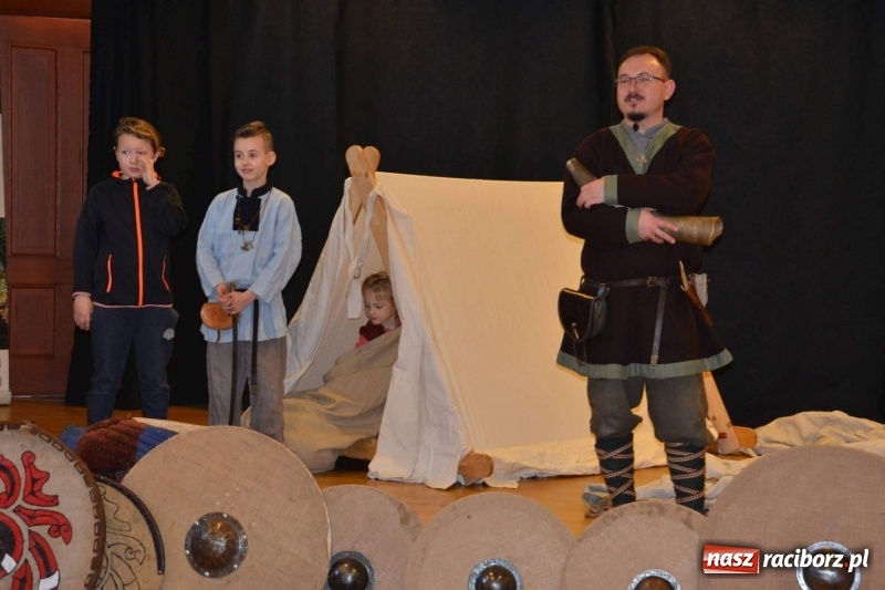 Zdjęcie w galerii na portalu naszraciborz.pl: Drengowie na finał ferii na zamku  wiadomości z regionu