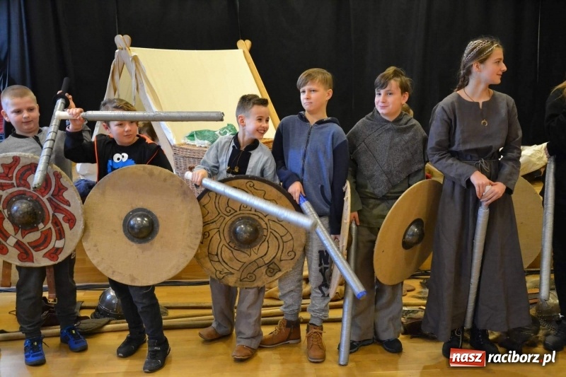 Zdjęcie w galerii na portalu naszraciborz.pl: Drengowie na finał ferii na zamku  wiadomości z regionu