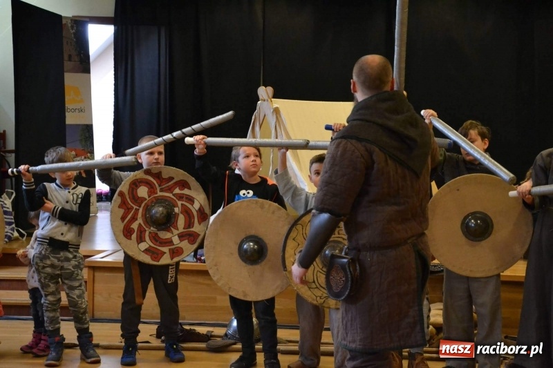 Zdjęcie w galerii na portalu naszraciborz.pl: Drengowie na finał ferii na zamku  wiadomości z regionu