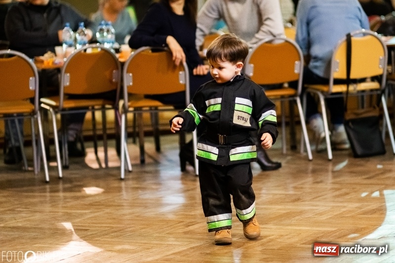 Zdjęcie w galerii na portalu naszraciborz.pl: Kolorowy bal przebierańców w Krzanowicach wiadomości z regionu