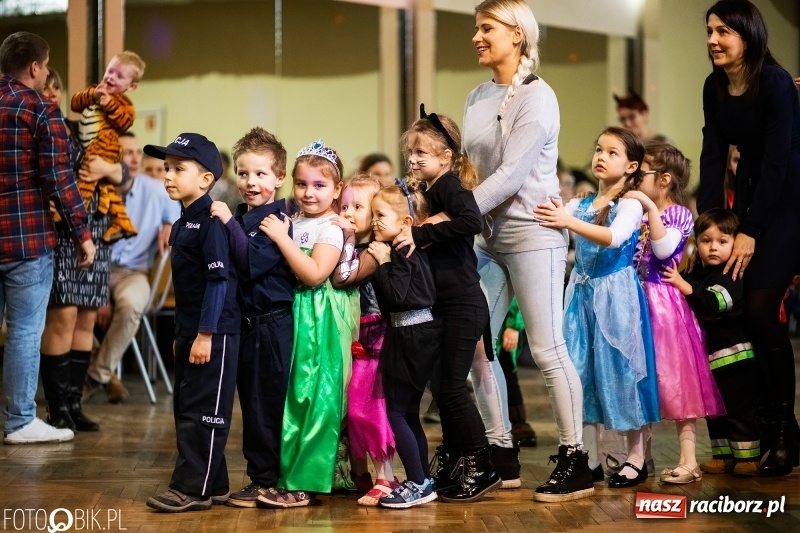 Zdjęcie w galerii na portalu naszraciborz.pl: Kolorowy bal przebierańców w Krzanowicach wiadomości z regionu