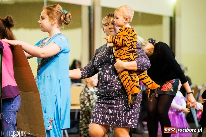 Zdjęcie w galerii na portalu naszraciborz.pl: Kolorowy bal przebierańców w Krzanowicach wiadomości z regionu