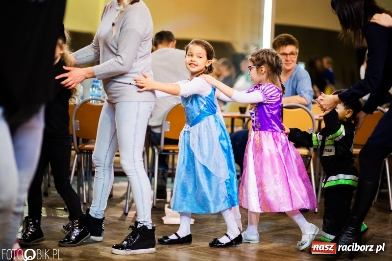 Zdjęcie w galerii na portalu naszraciborz.pl: Kolorowy bal przebierańców w Krzanowicach wiadomości z regionu