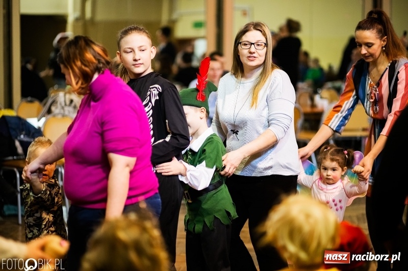 Zdjęcie w galerii na portalu naszraciborz.pl: Kolorowy bal przebierańców w Krzanowicach wiadomości z regionu